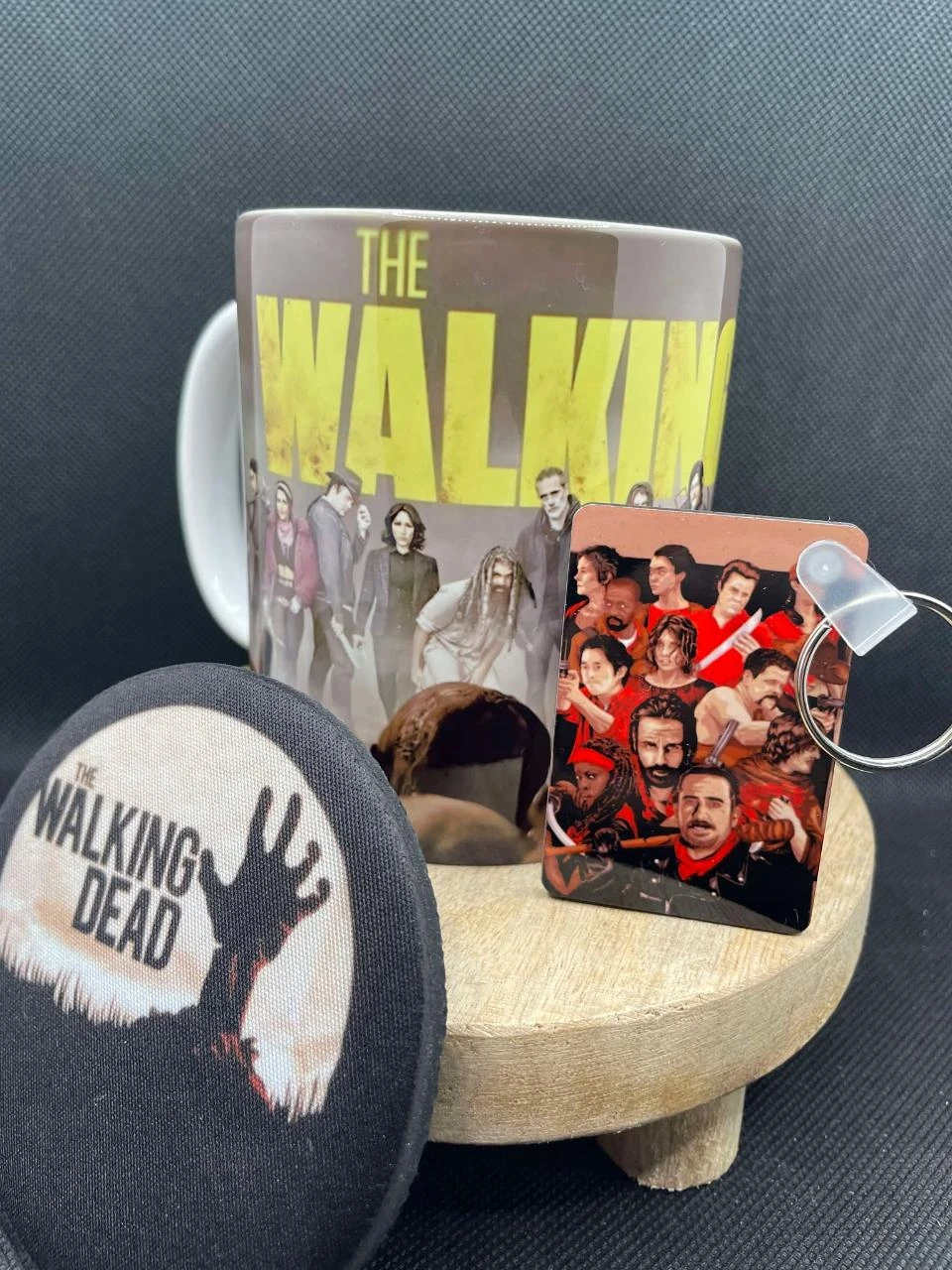 🎁 Coffret Mug – Mug + Porte-clés + Dessous de Tasse – The Walking Dead 🧟
